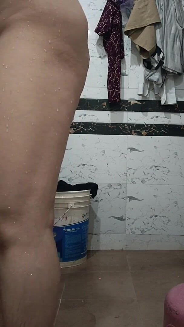 Priyahot77: Priya Bhabi Big Boob Bathing Show