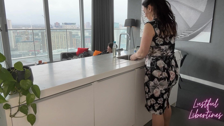 Lustful Libertines: Đi tiểu không cưỡng lại
