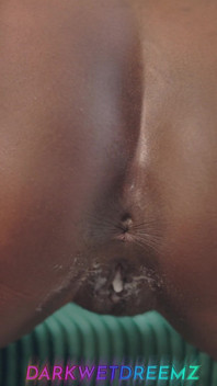 Zralá je nudistka