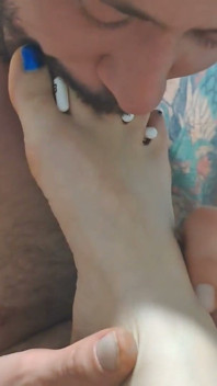 Compilation d’adoration des pieds et de footjobs par des MILF sexy