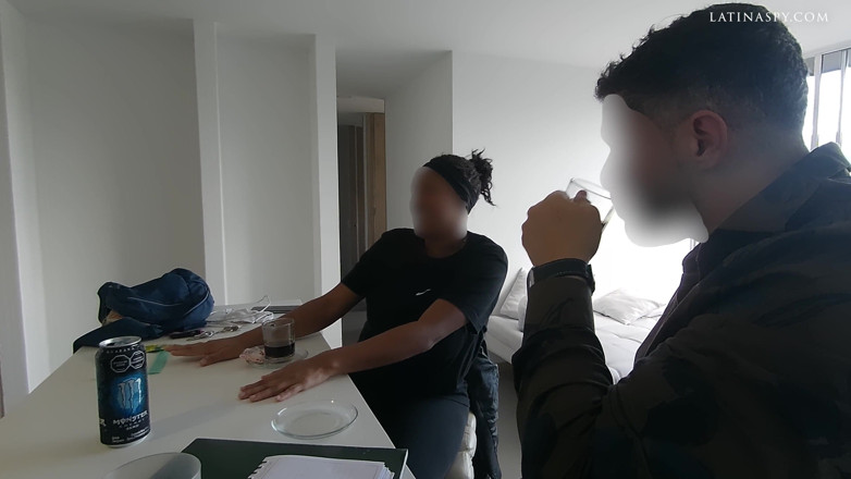 Time traveler: Pembantu rumah hitam datang untuk membersihkan