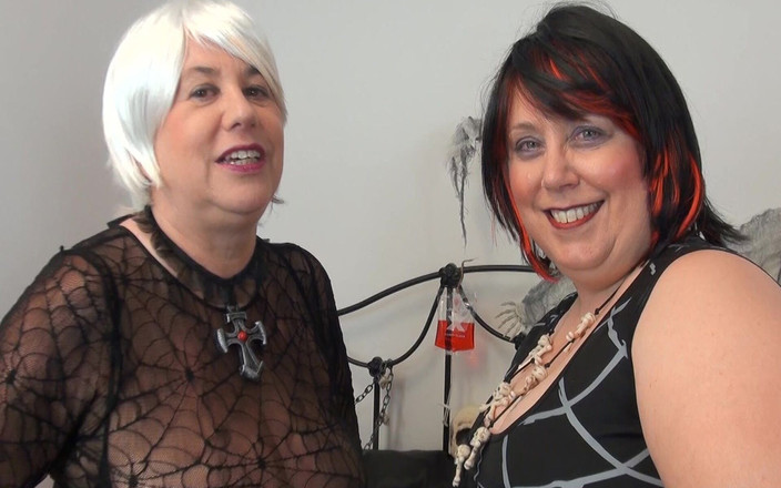 Dirty Doctors Clips: Twee slechte heksen