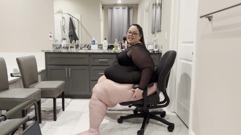 Plump Paradise: Luxe dalam pakaian dalam: syurga montok mengusik kerusi ketat (wmv)