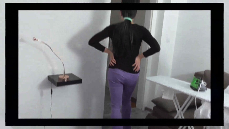 Femdom Austria: La señora Amrita está pisoteando a su esclavo