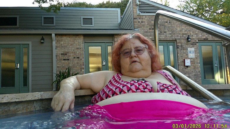 BBW nurse Vicki adventures with friends: Grote Schoonheidsverpleegster Vicki Pronkt Met Haar Waterschoenen En