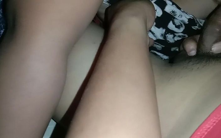 Chubbyme Pinay: ぽっちゃりしたアジアの女の子は、たくさんのゲストがいる夜でもいつでも私のチンポをしゃぶる準備ができています
