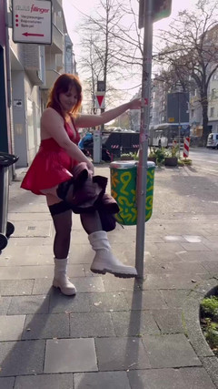 Elena917: Veřejná procházka a obnažování v prádle a punčochách