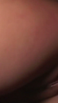 Prstění melty creampie hlouběji do sladkého dresu Jaxin a její čerstvé a nevinné vnitřky.