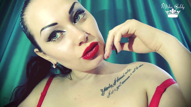 Goddess Misha Goldy: Không hôn con chó cái của bạn!