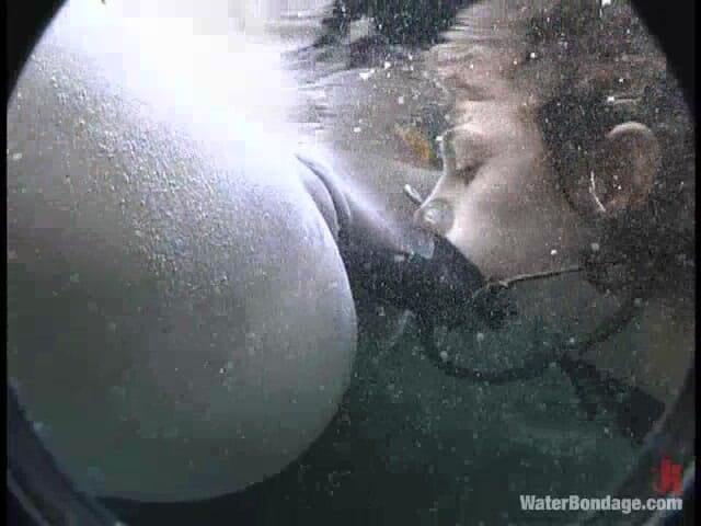 Water Bondage by Kink: 금성의 드래곤리