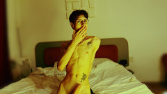 HotDogs studio: 호텔에 머물면서 이성애자 친구가 돌아올 때까지 자위하기로 했어요.