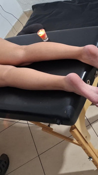 Avkopplande ryggmassage med ett varmt ljus
