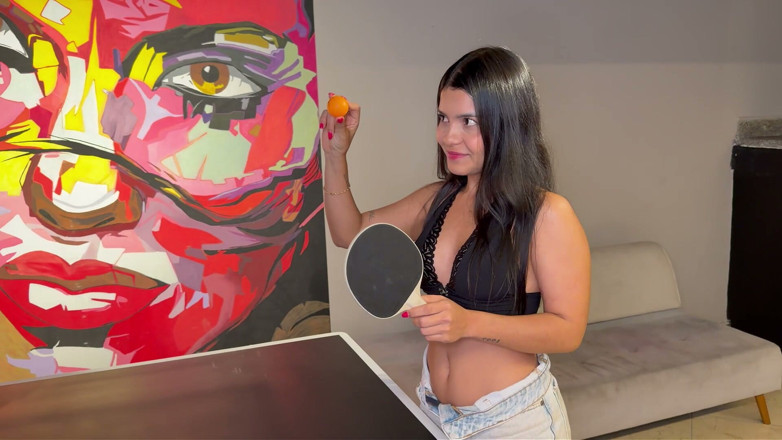 Camila Henao: Vnadná Latina s mokrou kundičkou a velkým zadkem je tvrdě...