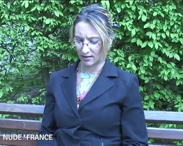 La France a Poil: คุณแม่บ้านๆ นมใหญ่ใส่แว่น โดนเย็ดแรงๆ