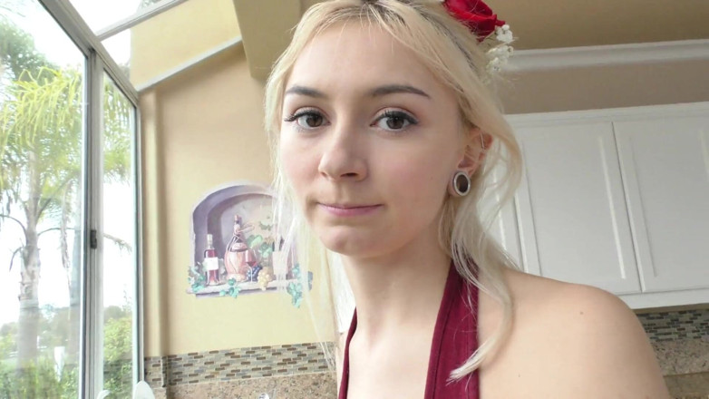 Perv Milfs n Teens: ควยพ่อเลี้ยงของ Chloe Temple ใหญ่กว่าดิลโด้ของเธอ เธอเลยเย็ดกับเขาเลย - Perv Milfs n Teens
