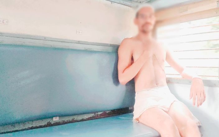 Tani: Genç oğlan trende boşalıyor