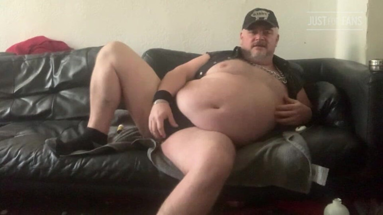 B A Bear: Testing a Dildo up My Fat Pig Ass