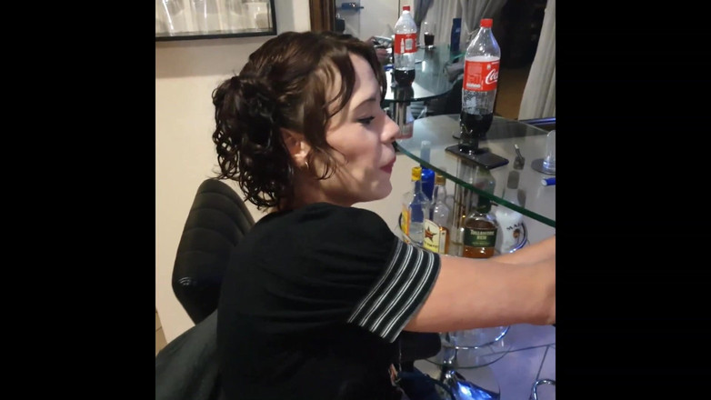 domslutfucker: Si jalang kurus dalam pakaian pendek merokok menunjukkan pepeknya