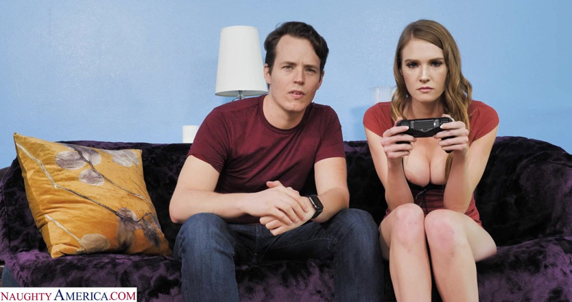Naughty America: Ashley Lane người Mỹ nghịch ngợm chơi trò chơi điện tử để đổi...