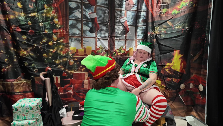 The Izars: Den 7: Elfky na poličce se sexuálními hračkičkami