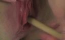 Amateur Den: Clothed amateur slut seducing her cunt with extreme insertions