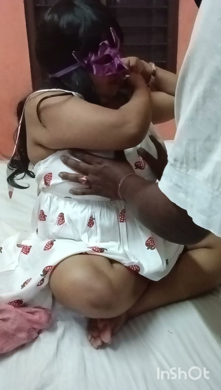 Desi Masti time: Nora na cama com o sogro pelas costas do marido