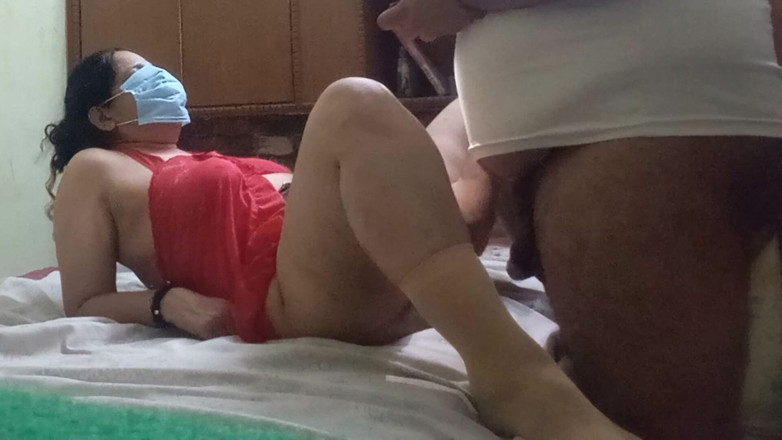 aliabegum: Stavo cambiando il vestito e mio cognato mi stava segretamente...