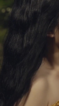 Bonita asiática morena chupando e fodendo