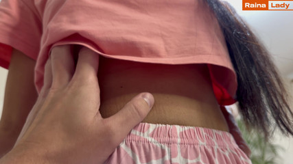 Raina_Lady: Üvey anne odasına geldiğinde üvey oğluna yardım ediyor