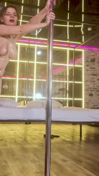 기름을 바친 몸: 극을 괴롭히는, 깊은 목구멍과 하드 애널