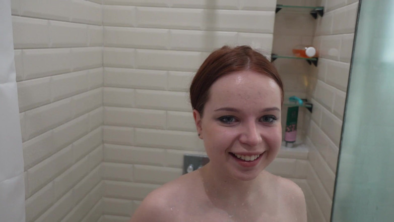 LoveHomePorn: Naakte vriendin krijgt een leuke cameraverrassing