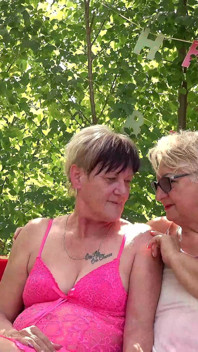 Wilde reife anal-geburtstagsfick-orgie im freien