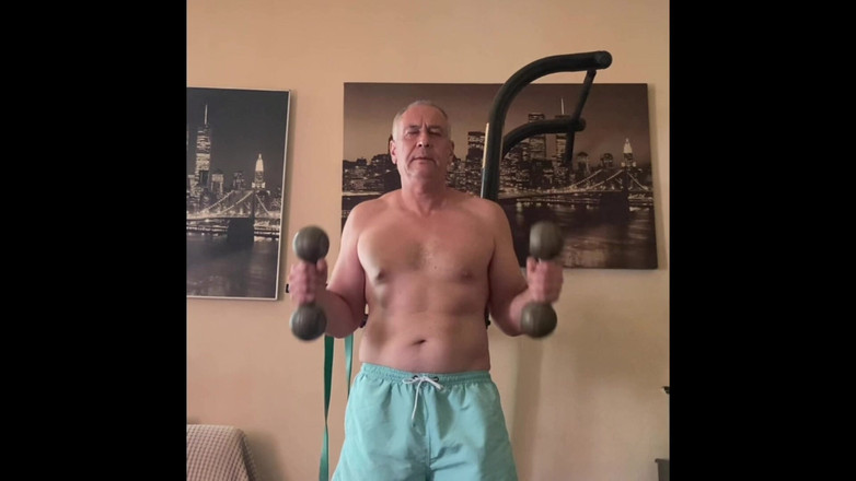 Alex Art: Domácí trénink a onanování