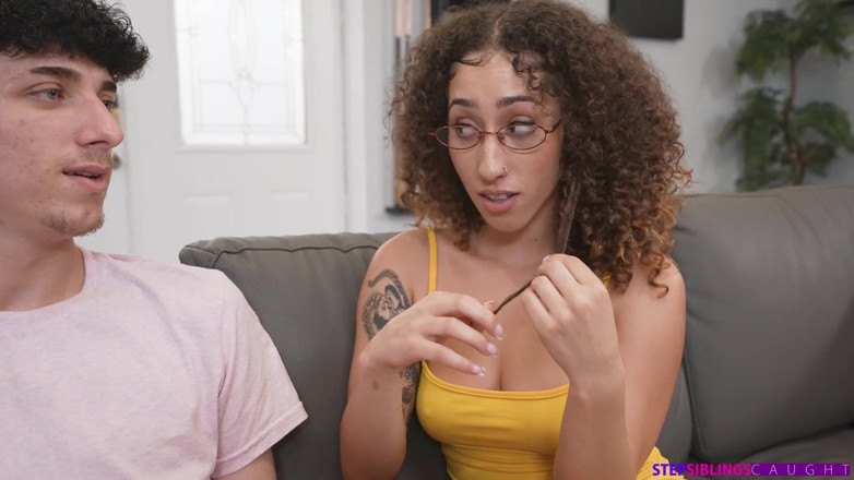 StepSiblings Caught: Não bata até experimentar - s26:e1