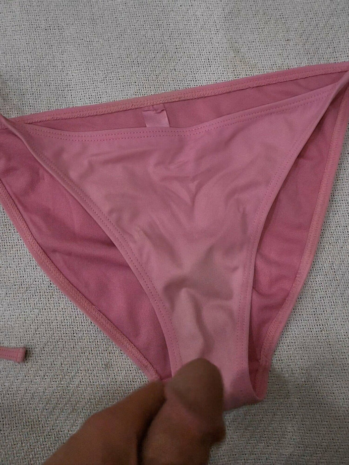 Michael Moore: Üvey kız kardeşlerin kirli bikinisi üzerine boşalma