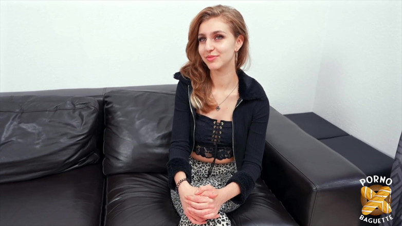 Porno Baguette: Selinah și Lena, două fete sexy, împart o pulă mare