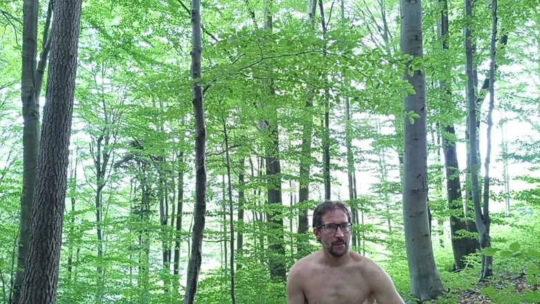 kickerscooter: Torna in scena Rough Forest masturbazione con enorme