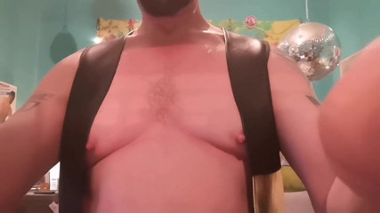 Monster_Meat_: สูบหัวนมแล้วโยกโชว์