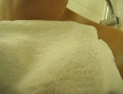 Flash Model Amateurs: Blonde beauty is satisfying herself in the bathroom