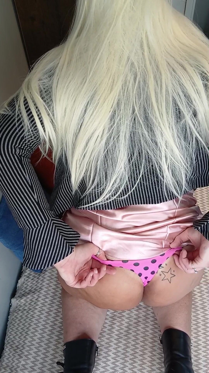 Sexy ass CDzinhafx: Mencolokkan Bokongku yang Kecokelatan