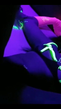 Fluo Partisi... Eş değiştirme kulübünde beni sikiyor