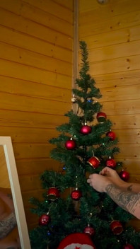 Novoroční šťavnaté šukání – Twinkův zadek nejdřív ošukaný karamelovým dildem a pak jeho penisem