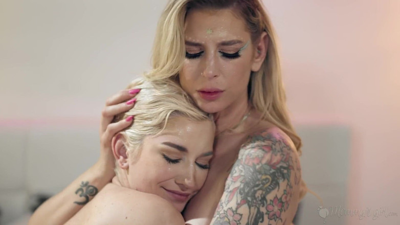 Mommy's Girl: Stiefmoeders meisje - milf Brooke Banners &amp; stiefdochter Skye Blue neuken nog...
