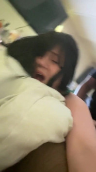 MILFs Aman Las Corridas En Las Espaldas