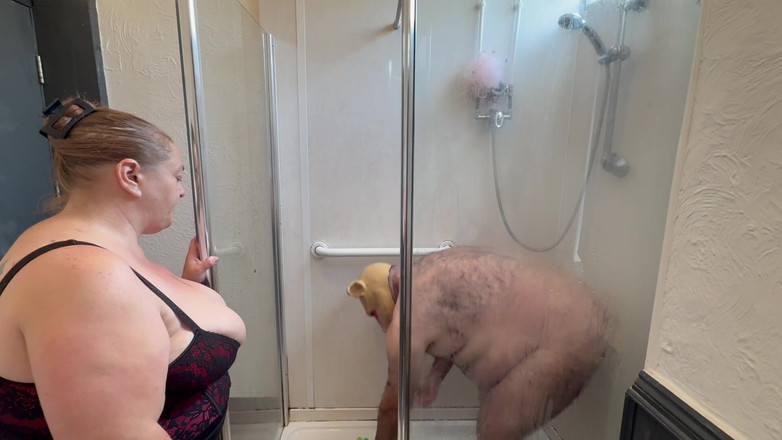 Aaexperiencesltd: 샤워 중 도미나 사타나와 사타나의 돼지.