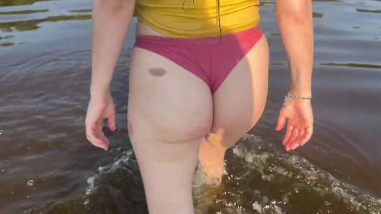 LuchCrush: Vay! Genç üvey kız kardeşimle plajda tanıştım, kabinde azdırıyor ve evde...