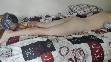 Lily Slav: 主人の身体を舐める奴隷20分 その2