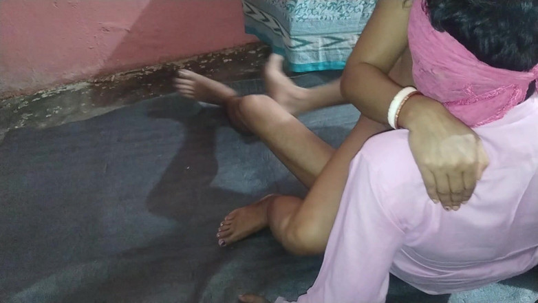 Uttar dinajpur: Sonali Bhabhi ha scopato l'amico di suo marito