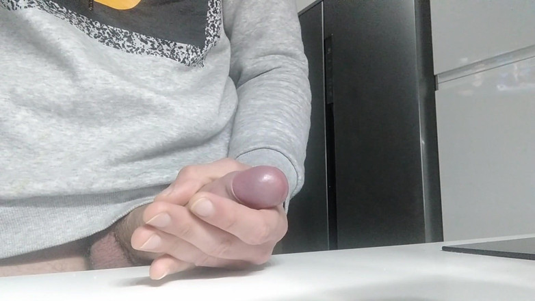 Elvissc: Enorme pau descarrega gozada depois de 1 semana, brinca com porra...