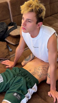 I Licked a Twink with a Big Dick's Feet After a Workout, Sucked a Big Dick and Then Took It Inside
